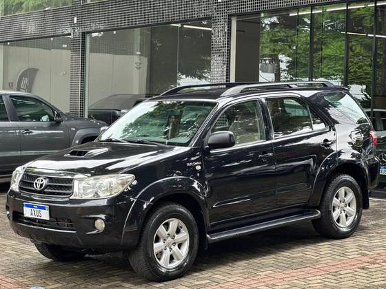 TOYOTA HILUX SW4 3.0 SRV 4X4 7 LUGARES 16V TURBO INTERCOOLER DIESEL 4P AUTOMÁTICO